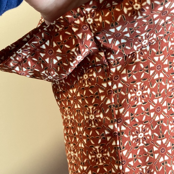 Banana Republic | Brown Geometric Print Blouse - Picture 3 of 6